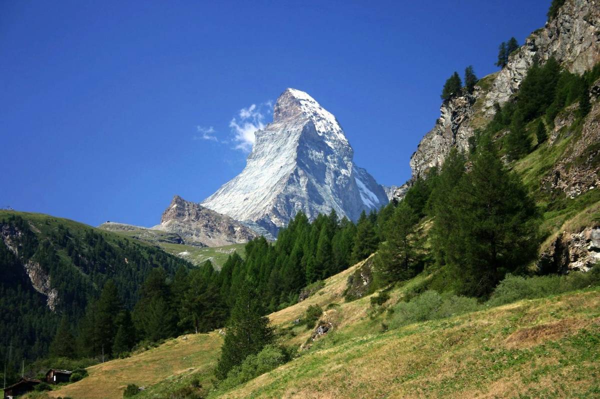 Matterhorn über Zermatt im Sommer